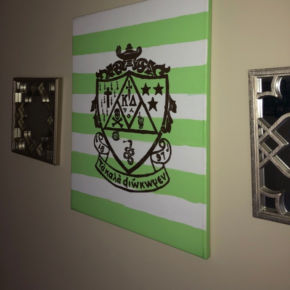 💚ΚΔ Crest Painting💚 - Picture 2 of 3